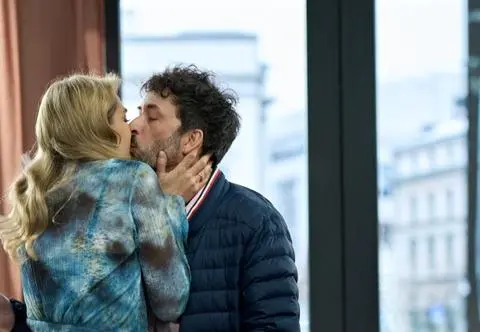 "Na Wspólnej" w odcinku 3807 w TV: Zuza z nowym partnerem zabiorą córkę do Barcelony? Kamil zostanie sam?