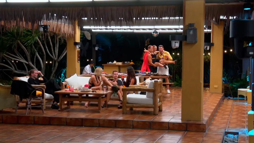 TVN7_PRORES_HOTEL_PARADISE_S10_ODC_24