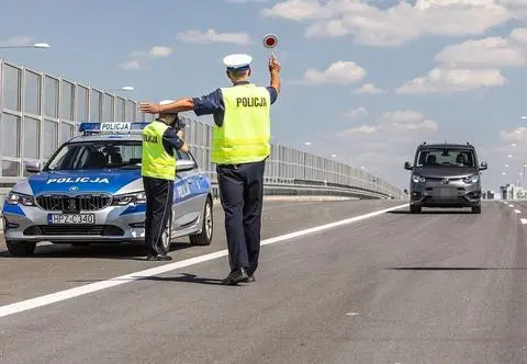 Bezpieczna Majówka 2026. Więcej patroli, kontrole trzeźwości i ograniczenia dla ciężarówek