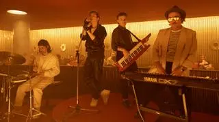 Zdjęcia z teledysku do utworu "Cheri Cheri Lady"