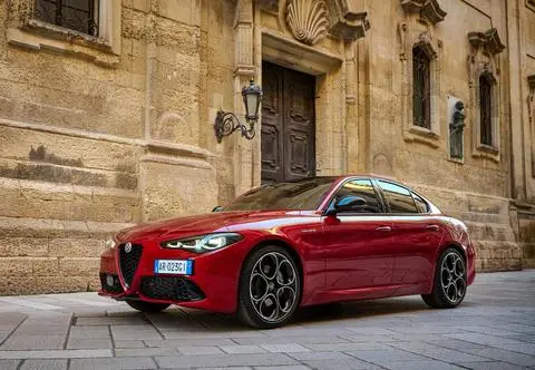 Alfa Romeo nie żegna się jeszcze z Giulią i Stelvio. Produkcja potrwa dłużej niż planowano 