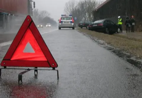 Trójkąt ostrzegawczy – kiedy i jak go używać? Policja przypomina