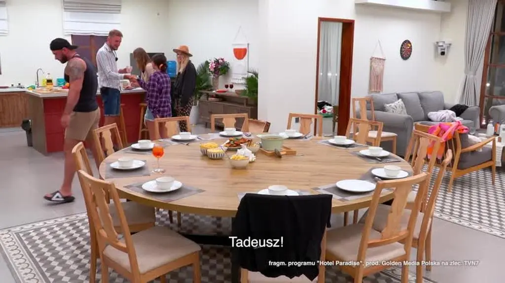 240424_umont_Hotel_Paradise_8_odc_29-30_smieszne_N