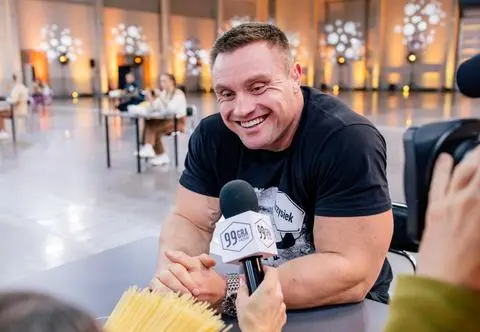 Krzysztof z "Goggleboxa" pokazał syna. Już chodzi do przedszkola.  "Dopiero co się urodził..."