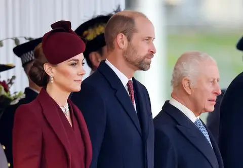 Książę William zastąpił króla Karola III i spotkał się z ofiarami ataku w Londynie. Co monarchowie powiedzieli na temat tej tragedii? 