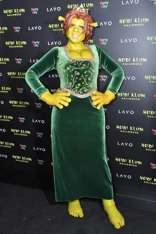 Kostiumy Heidi Klum na Halloween: Królewna Fiona 