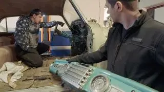 Moto Fachury. Kamper z V8, Lincoln po latach postoju i BMW E39 za 1000 zł