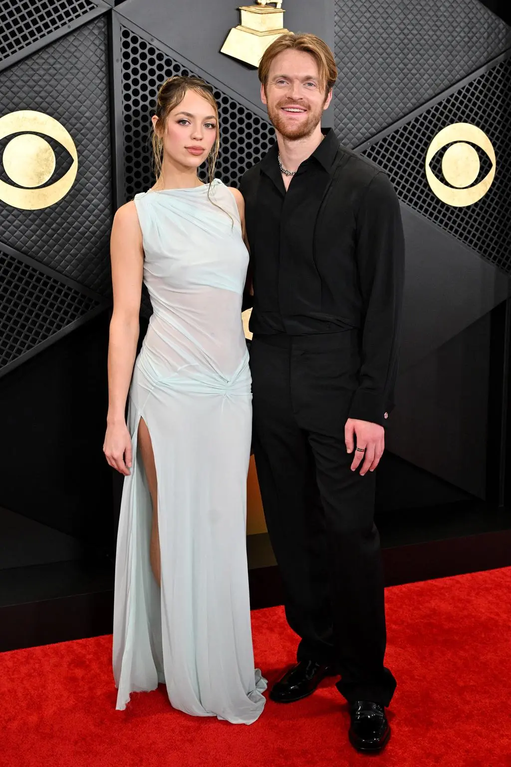 Finneas O'Connell i Claudia Sulewski