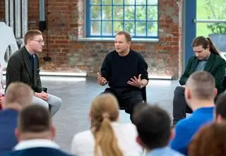 Maciej Stuhr w programie "Autentyczni" wyznał, jak radzi sobie ze stratą ojca