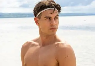 Adrian Pęter z "Hotelu Paradise 10". Kim jest, skąd pochodzi, wiek, zainteresowania, związki