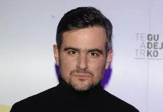 Antoni Pawlicki jest wnukiem polskiej gwiazdy. Kim była babcia aktora?