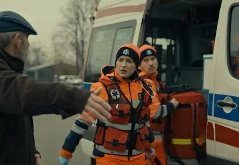 "Szpital św. Anny". Kobieta uwięziona pod kołami samochodu! Czy Marta i Tomek pomogą pacjentce?