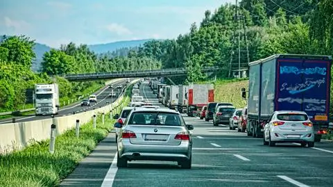 Polska poprawia bezpieczeństwo na drogach. Liczba ofiar śmiertelnych wyraźnie spada