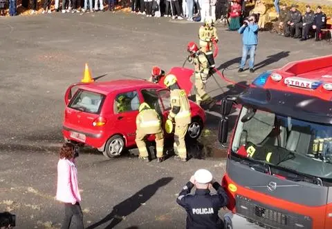Inscenizacja wypadku samochodowego. Jak wygląda akcja ratunkowa?
