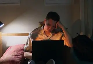 "Na Wspólnej" odc. 4075. Kuba płaci za erotyczny streaming! Dlaczego? [STRESZCZENIE]