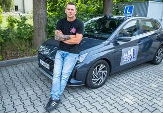 Nauka jazdy – emocje, stres i śmiech za kierownicą