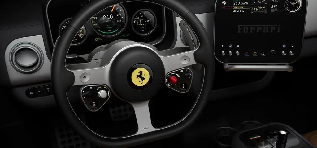 Ferrari Luce – oto wnętrze pierwszego elektryka z Maranello. Jony Ive zrobił je po swojemu i zaczyna się dyskusja