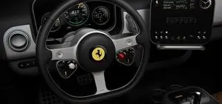 Ferrari Luce – oto wnętrze pierwszego elektryka z Maranello. Jony Ive zrobił je po swojemu i zaczyna się dyskusja