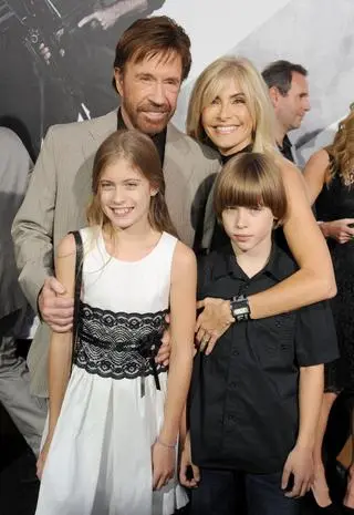 Chuck Norris z żoną i dziećmi