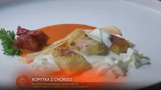 Kopytka z Chorizo na Sosie Pomidorowo-Morelowym, Marynowanym Jabłkiem w Pomarańczy i Ubitą Bryndzą