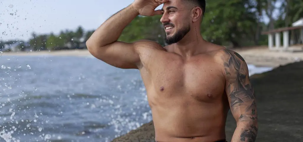 To on namiesza w "Hotelu Paradise 12"! Bartek Wierzbicki oficjalnie ujawniony w "Mówię Wam"
