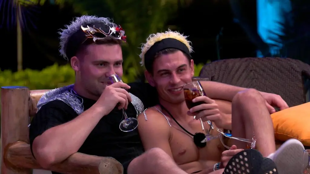 TVN7_PRORES_HOTEL_PARADISE_S10_ODC_18_POP1