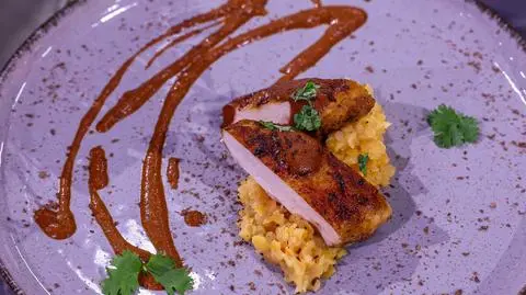 Agnieszka Morawiec: Kurczak w sosie czekoladowym z soczewicą