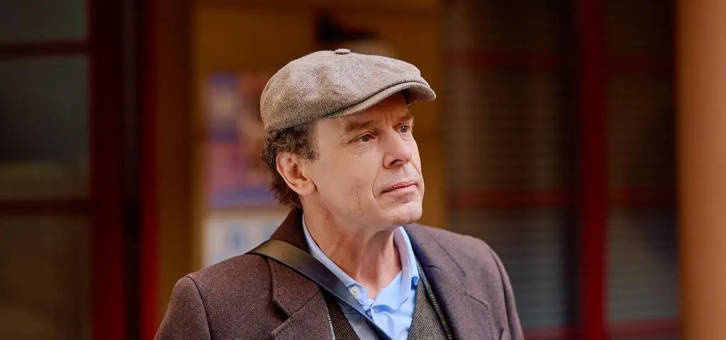 "Na Wspólnej", odc. 4222. Andrzej odrzucony przez brata i syna! W dodatku ktoś go śledzi! [PRZED EMISJĄ w TV]