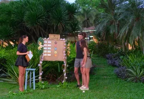 Ten test wiedzy w "Hotelu Paradise 11" przejdzie do historii. Mezalians to... coś na ścianę, a Marsylianka to... deser. Zobaczcie odpowiedzi uczestników