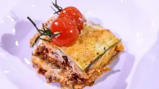 Lasagne w stylu Bliskiego Wschodu z sosem jogurtowo-miętowym i kozim serem