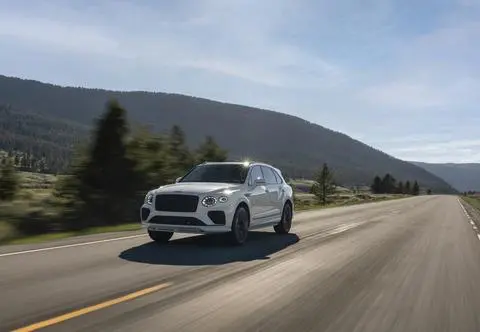 Bentley Bentayga Speed wraca w nowej wersji. V8, Akrapovic i brak hybrydy