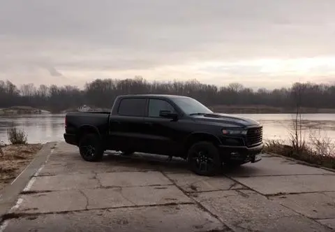 RAM 1500 bez silnika V8