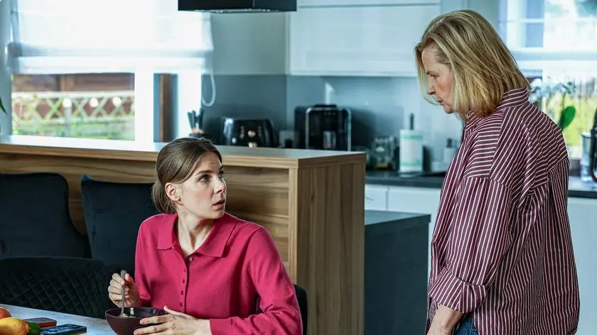 "Szpital św. Anny", odc. 96. Daria pokłóci się z matką. Nagle Irena osunie się na ziemię! Co się stało? [PRZED EMISJĄ W TV]