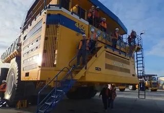 BiełAZ 75710 - największa ciężarówka świata. Waży ponad 800 ton