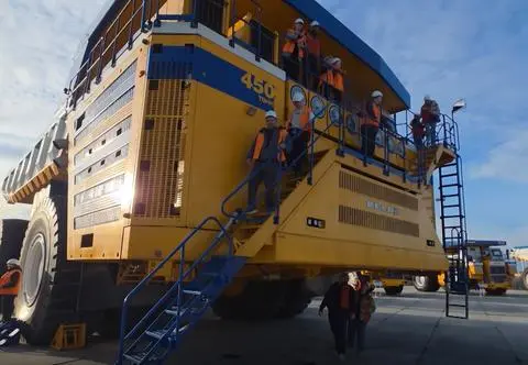 BiełAZ 75710 - największa ciężarówka świata. Waży ponad 800 ton