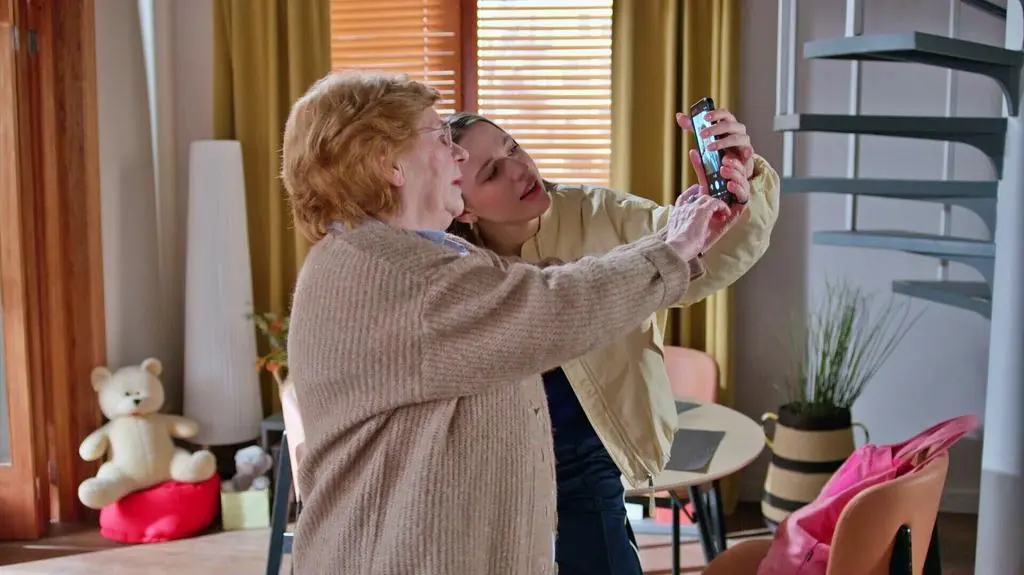 "Na Wspólnej", odc. 4243. Ula uczy Krystynę robić selfiaki
