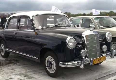Ponad 500 Mercedesów w Toruniu. Tłumy na ogólnopolskim zlocie fanów marki