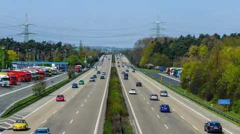 Zmiany w obowiązkowym wyposażeniu samochodów. Czarne skrzynki i blokada alkoholowa