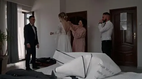 Ślub...: Tata i świadek wspierają Kingę w ostatnich chwilach przed ślubem