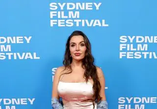 Nie żyje 13-letni syn znanej aktorki. Clare McCann prosi o pomoc w zbieraniu funduszy na zamrożenie ciała jej zmarłego syna