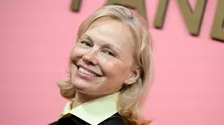 Pamela Anderson bez makijażu uśmiechnięta