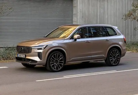 Volvo zmienia zdanie. XC90 jednak ze spalinowym napędem 