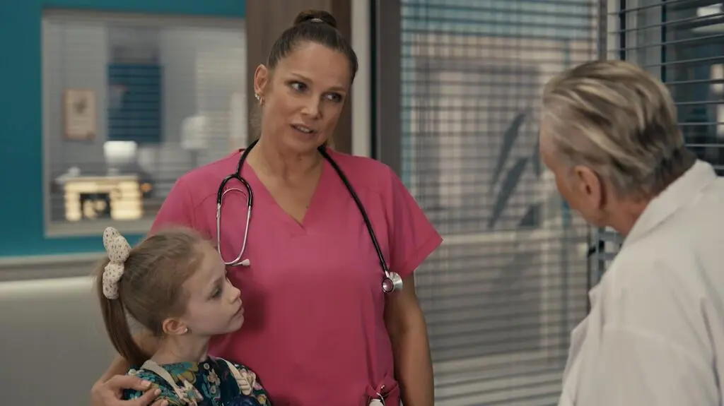"Szpital św. Anny". Kaśka straci pracę? Ordynatorka chce z nią porozmawiać "po dyżurze" [PRZED EMISJĄ W TV]