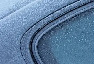 Zimowe płyny do spryskiwaczy pod lupą. W 7 na 50 próbek wykryto za dużo metanolu