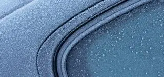 Zimowe płyny do spryskiwaczy pod lupą. W 7 na 50 próbek wykryto za dużo metanolu