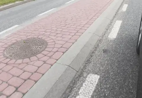 Puławy postawiły na „holenderską drogę”. Kierowcy często mają wątpliwości, jak się po niej poruszać