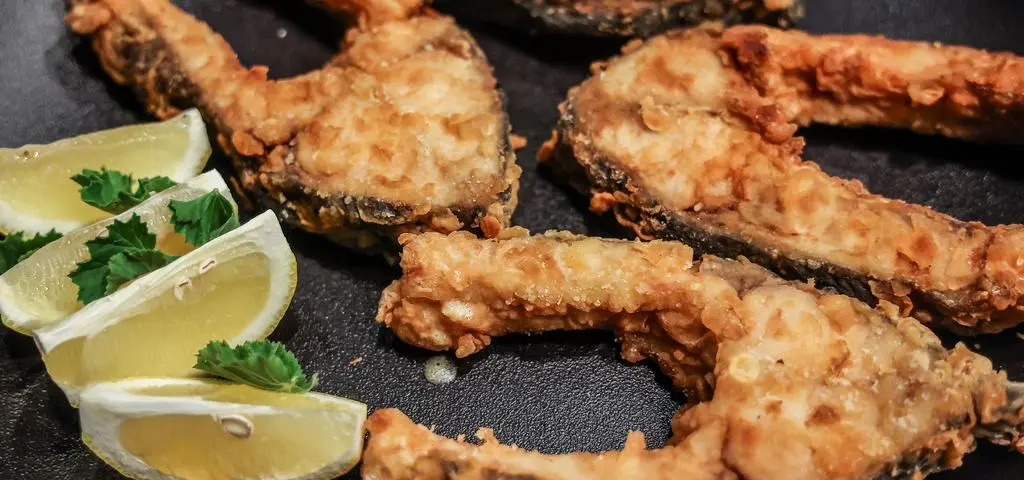 Łosoś w cieście francuskim, przepyszne pierogi, czy może tradycyjnie przyrządzony karp? Co podasz na swoim stole wigilijnym? 