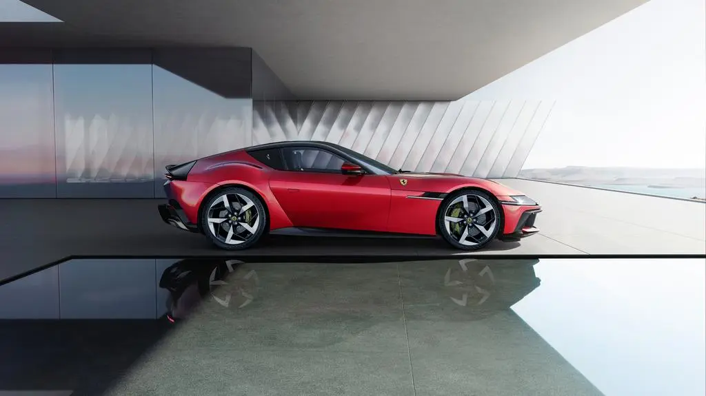 New_Ferrari_V12_ext_04_Design_red_media_3de9110d-9b84-4c10-b20e-59daad41a94c