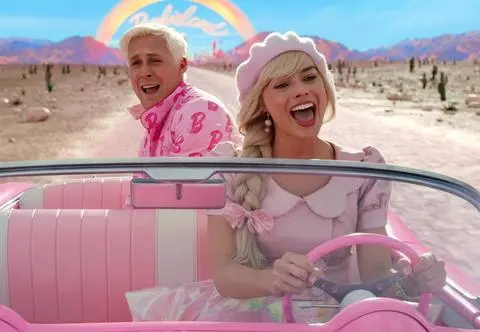 Różowy fenomen po raz pierwszy w telewizji! Sprawdź, kiedy obejrzeć film "BARBIE" w TVN!