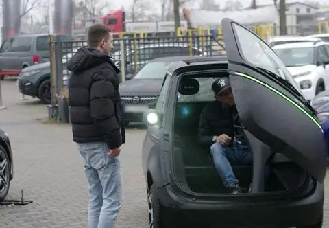 Zawodowi handlarze. Microlino Competizione, Audi A4 i Toyota Prius